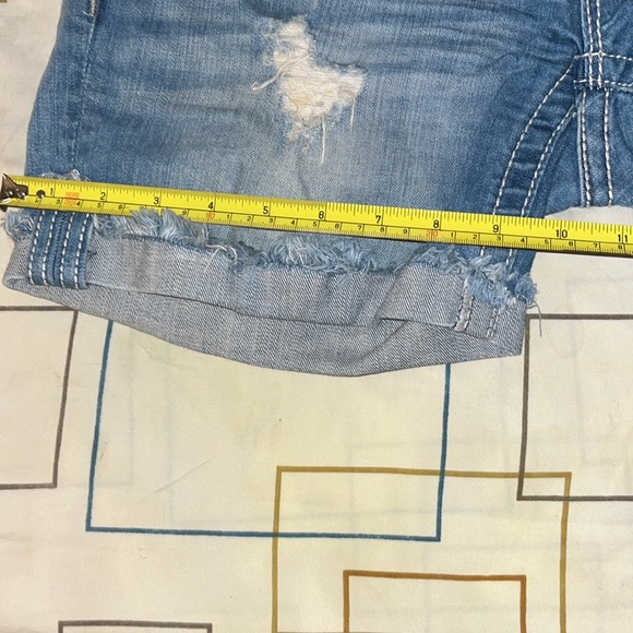 Miss Me Signature Mid-Rise Shorts - Picture 13 of 13